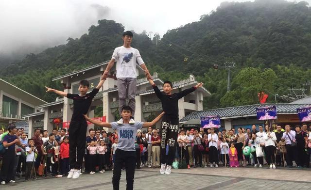 三清山游客寒风中排队齐呼退票事件纪实