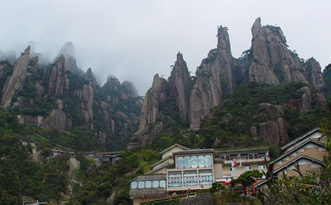 入住天门山庄，最容易拍到三清山的星空