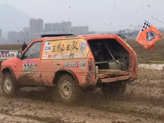 这是一个让男人们肾上素急速上升的游戏