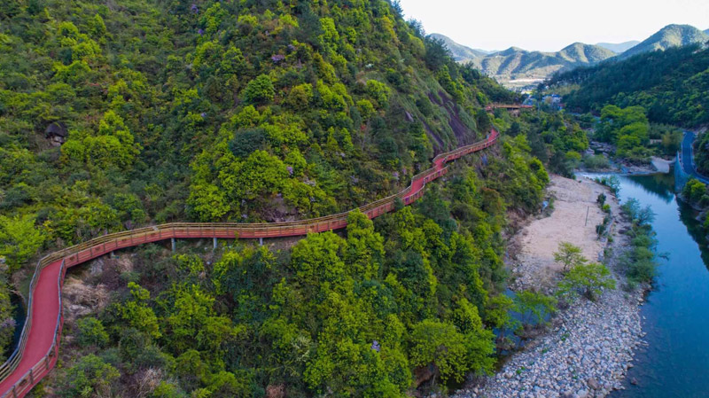 三清山这条漫道要火 吸引游客纷至沓来