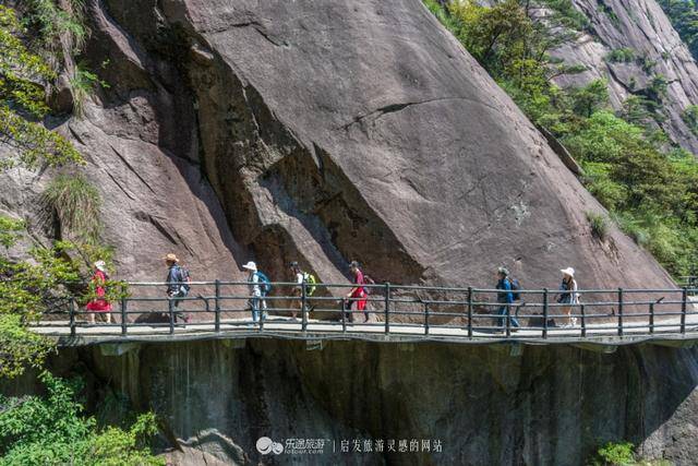 三清山独有高空栈道，三千多米无一台阶