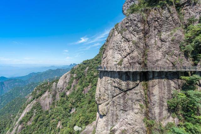 三清山独有高空栈道，三千多米无一台阶