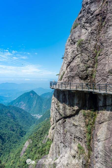 三清山独有高空栈道，三千多米无一台阶