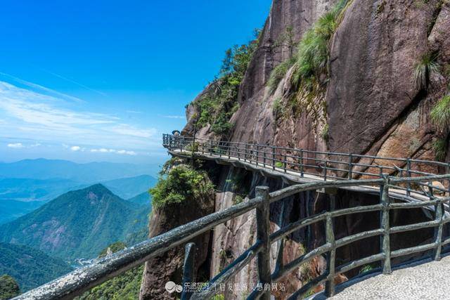 三清山独有高空栈道，三千多米无一台阶