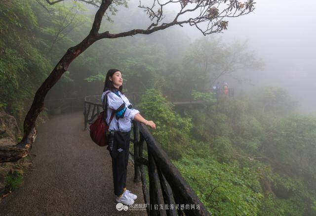 三清山独有高空栈道，三千多米无一台阶